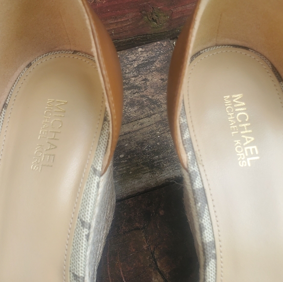 Michael Kors Wedge Sandals. - Picture 3 of 11